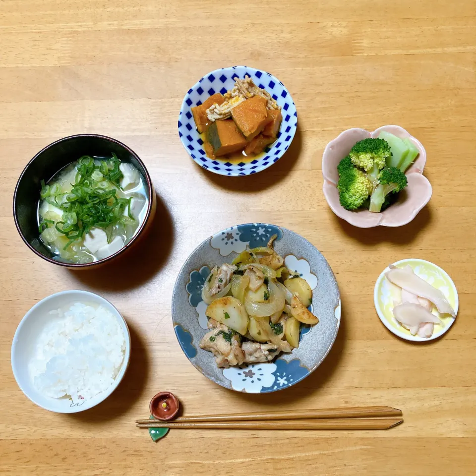 Snapdishの料理写真:鶏肉とじゃがいもの香味しょうゆ炒め|ちゃみこさん