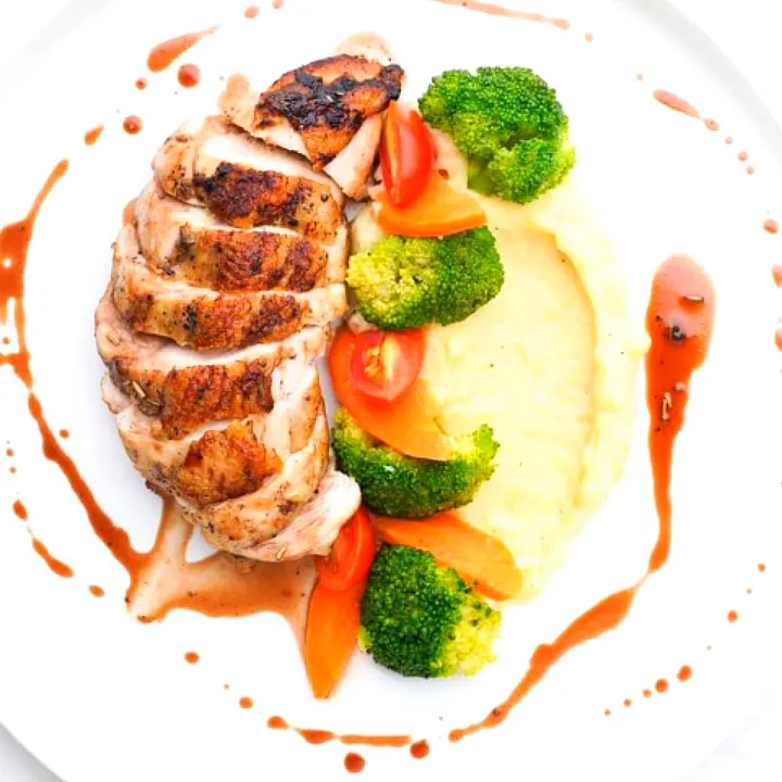 Snapdishの料理写真:pan sear chicken breast with creamy mashed potato and red wine sauce|chef chanさん