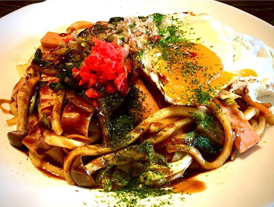 ﾌｨｯｼｭｿｰｾｰｼﾞで ＂Wソース五目焼うどん＂