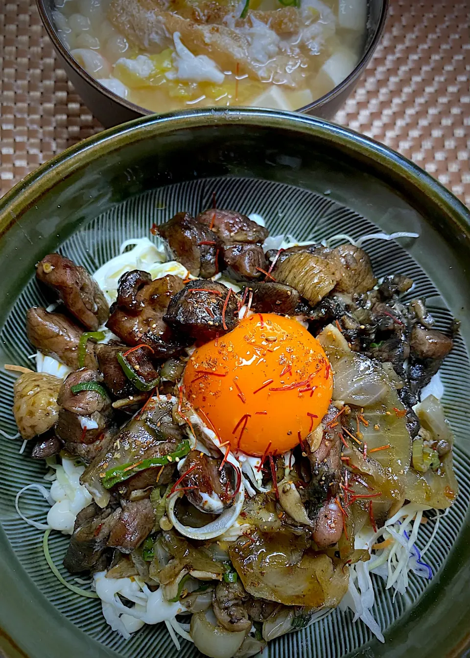 鶏炭火焼丼|すくらんぶるえっぐさん