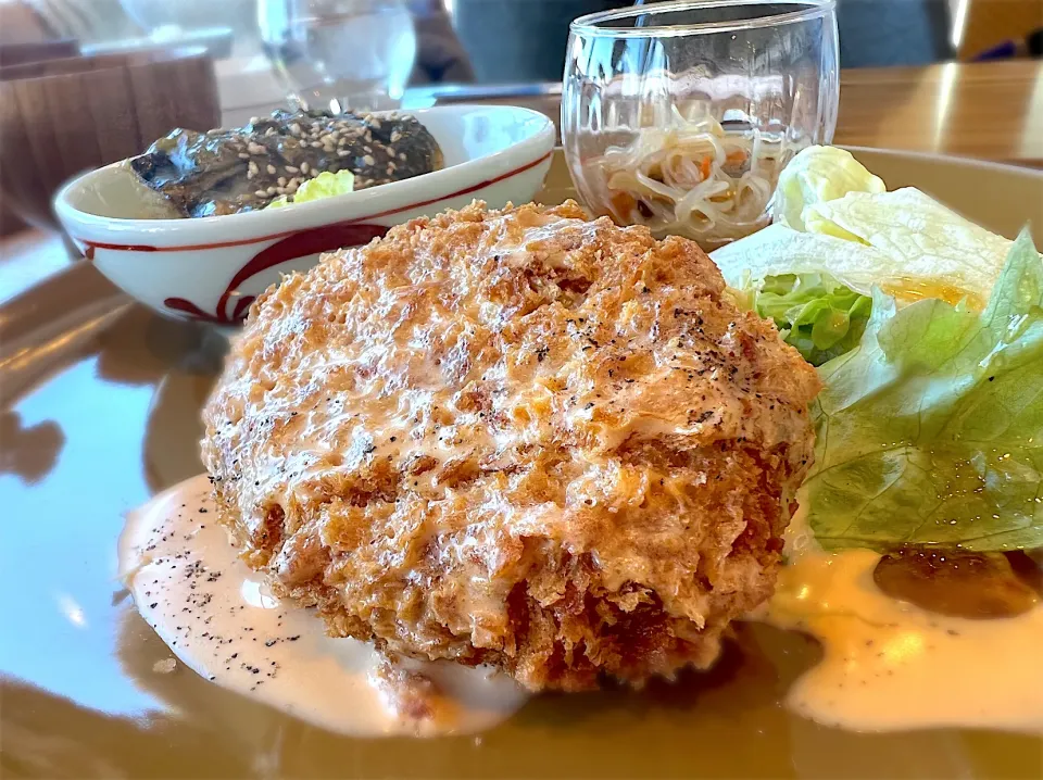 海を見ながらのお肉とお魚のランチプレート|hinomizさん