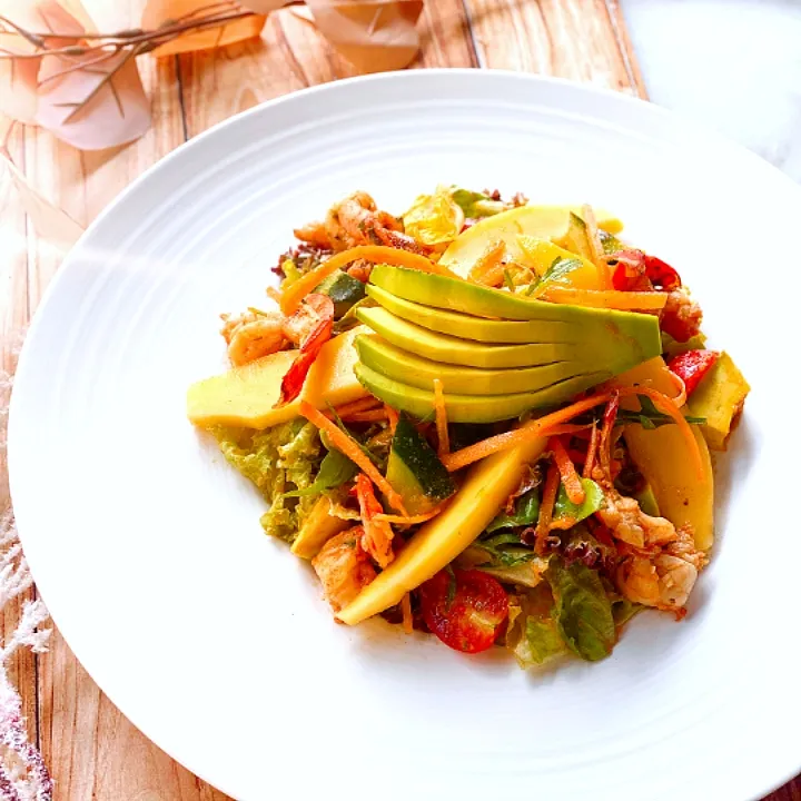 avocado .mango spicy salsa dressing shrimp salad|chef chanさん