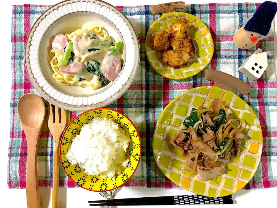 ✳︎小松菜のチーズクリームスパゲティ✳︎もやしと豚肉のグルメソース炒め✳︎鶏胸肉のパン粉焼き|syamさん