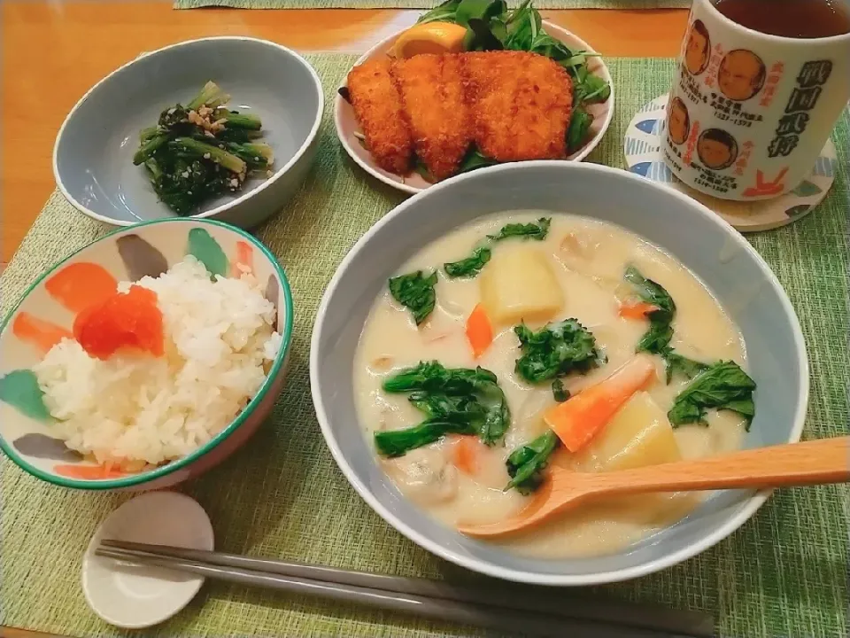 晩ごはん🎶菜の花と牡蠣とホタテのシチュー・鯵フライ・サラダ・ほうれん草のナッツ和え・明太子ごはん🐟🍚|氷魚(ひお)さん