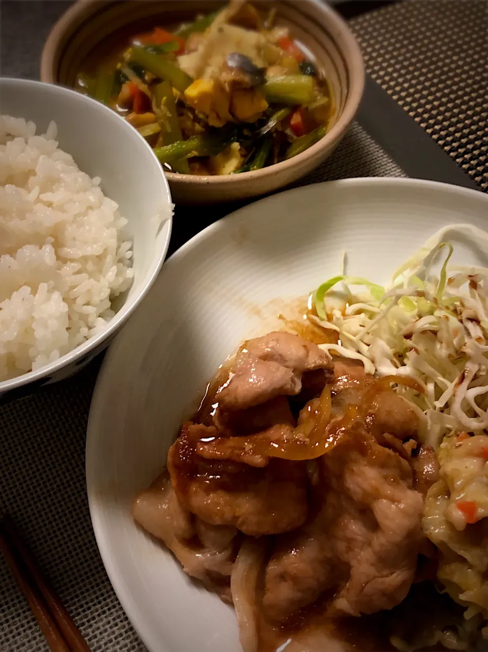 生姜焼きと和風ポテサラと小松菜と鯖のお浸しカレー風味|amanojakuさん