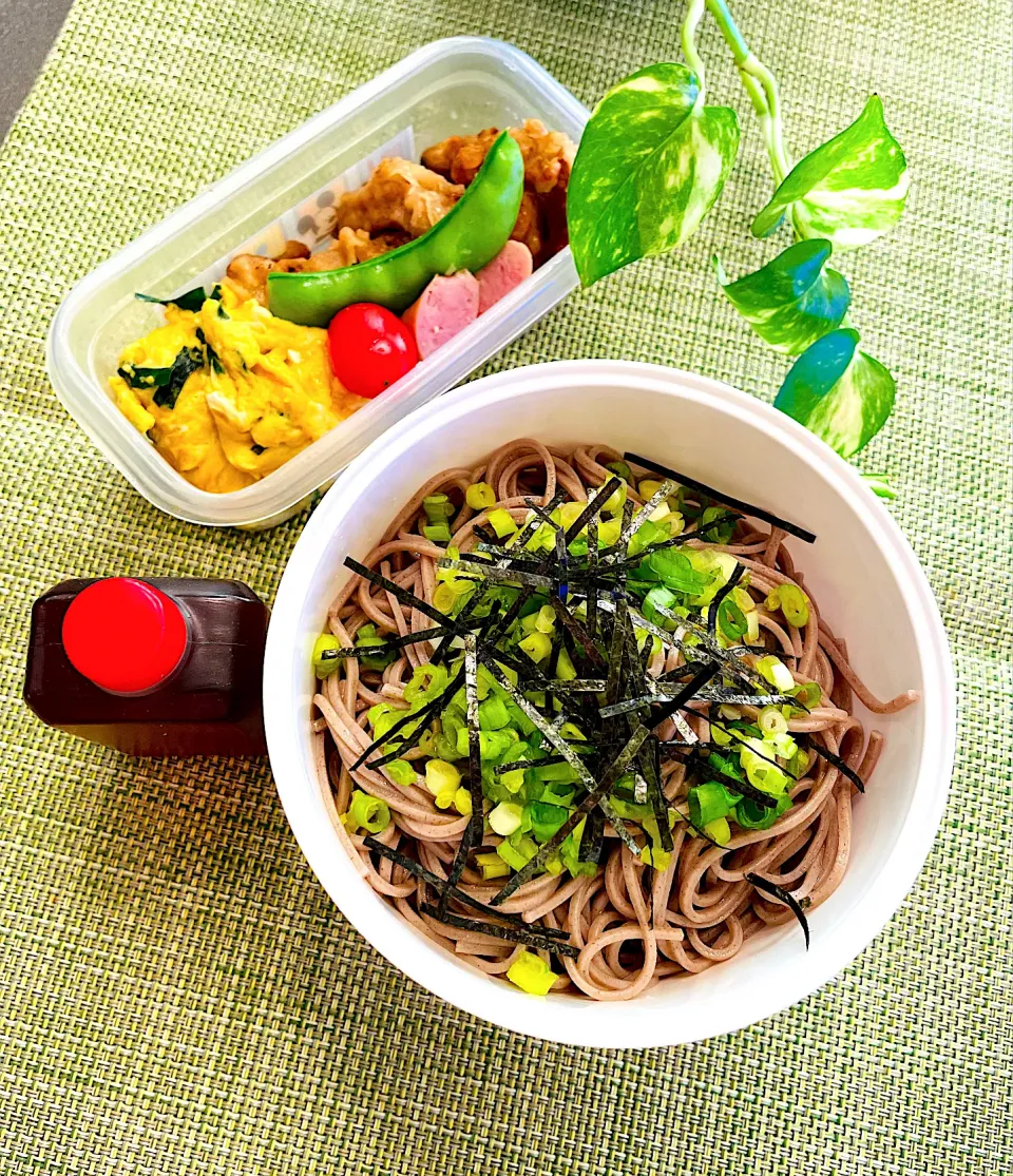 蕎麦と唐揚げ・卵焼きのお弁当|＊ayabianさん