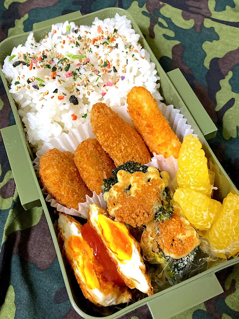 Snapdishの料理写真:ミックスフライ弁当|SaDaさん