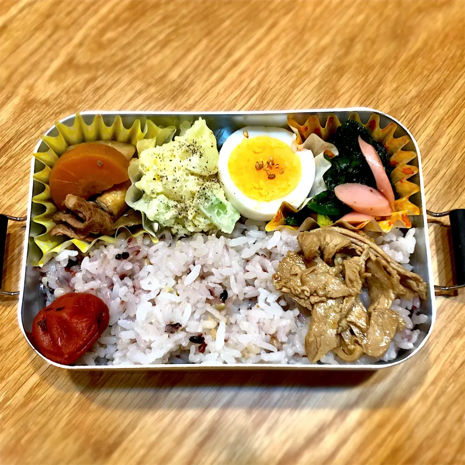 サラ弁　　　　　　　　　　　　　　　　　ポテトサラダ　ほうれん草とソーセージの炒め物　煮物　鶏ポン|じゅんさんさん