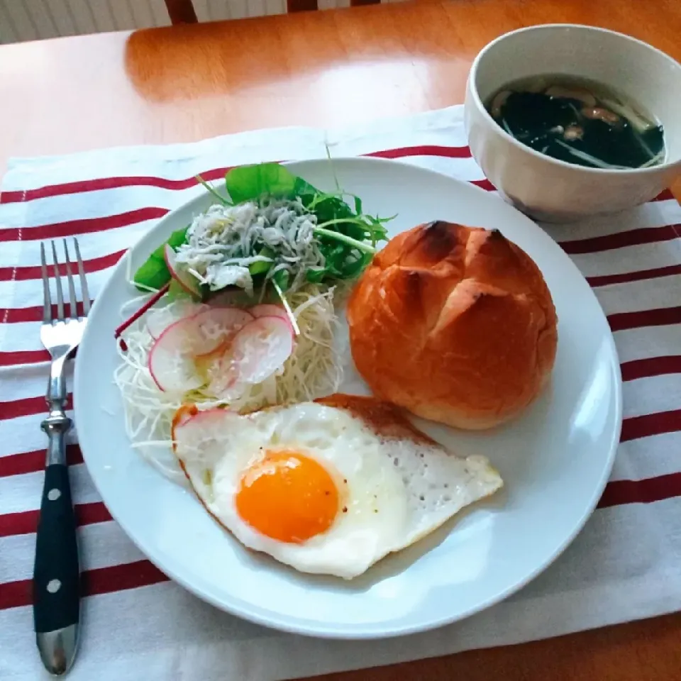 大きいパンで朝ごはん|えるえるさん