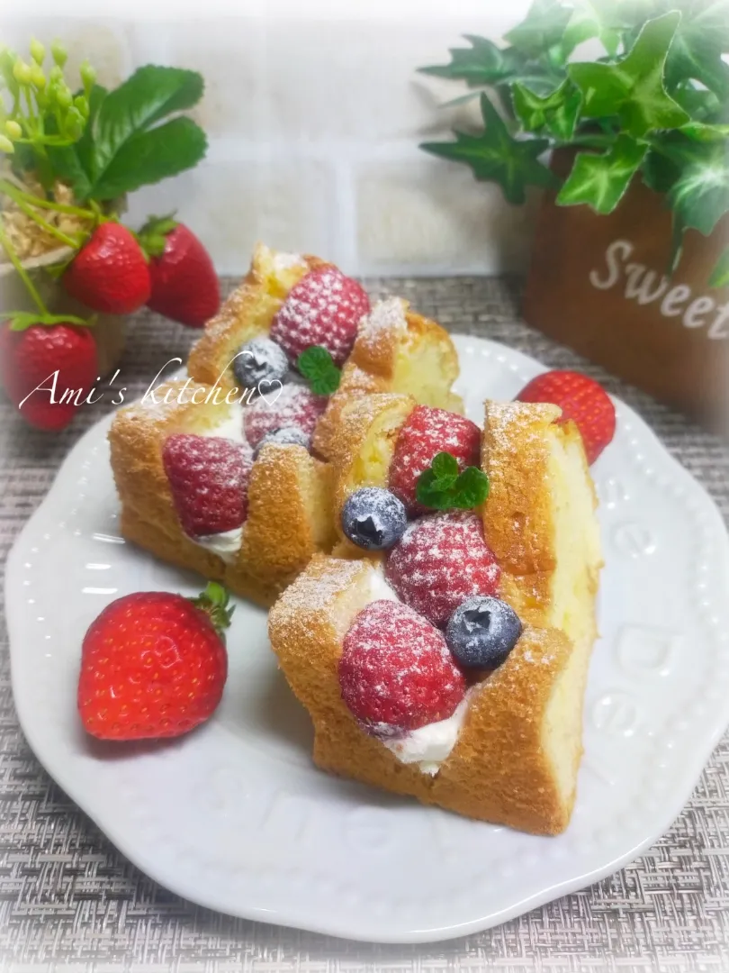 Snapdishの料理写真:ふわふわシフォンでイチゴケーキ😆🍓|あみさん