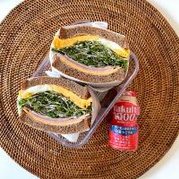 ブラン食パンのチーズハムブロッコリースプラウト卵サンドイッチ