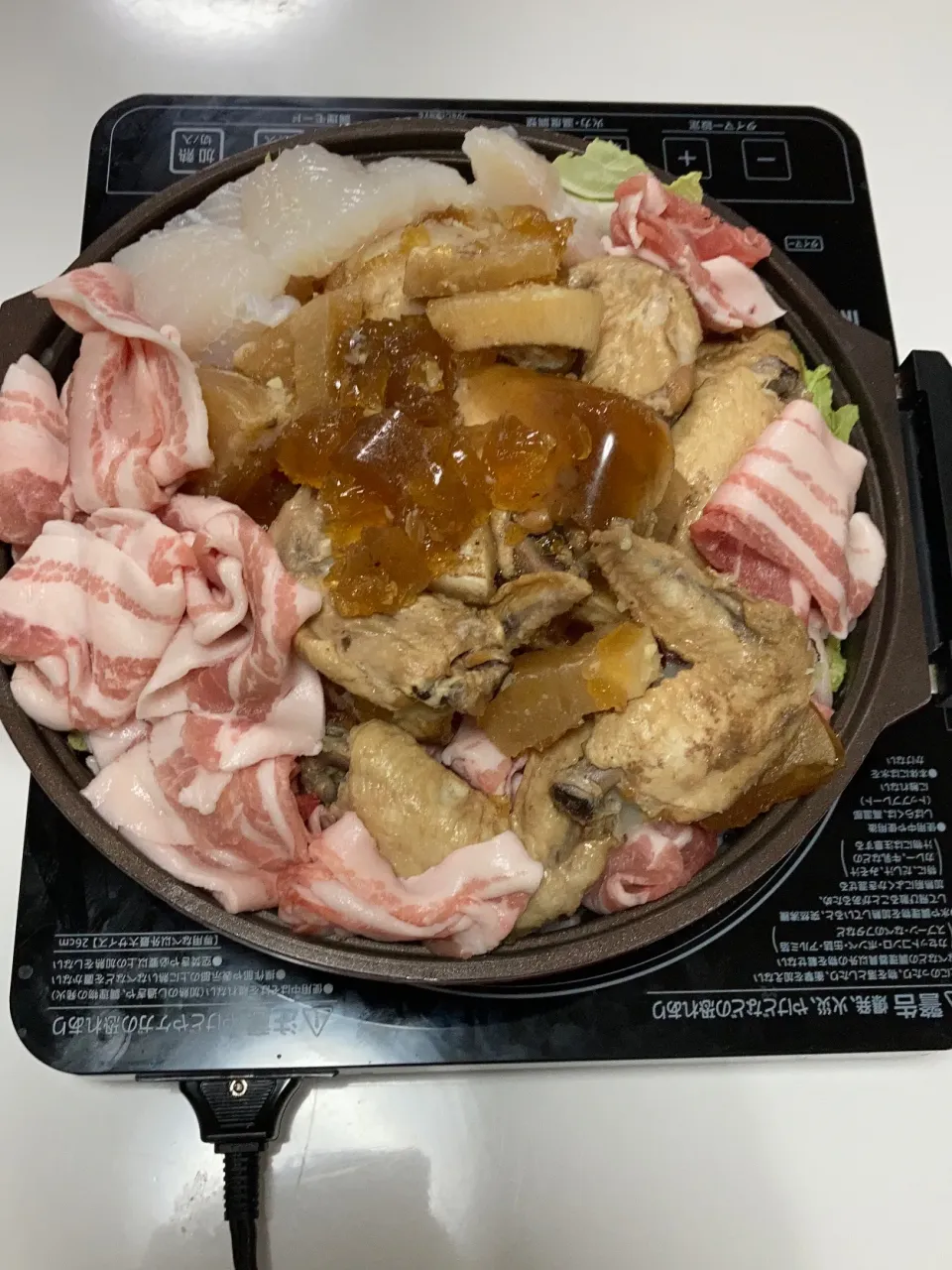 Snapdishの料理写真:晩御飯は鍋。白菜、パンガシウス 、豚バラ、手羽先大根のポン酢煮。出汁は甘麹と少しの水。魚と肉の臭み消しにもなるし、良いあんばい(^^)|Saharaさん