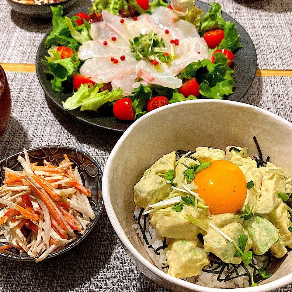 Snapdishの料理写真:アボカド丼、鯛のカルパッチョ、ごぼうサラダ|ツインうさぎさん