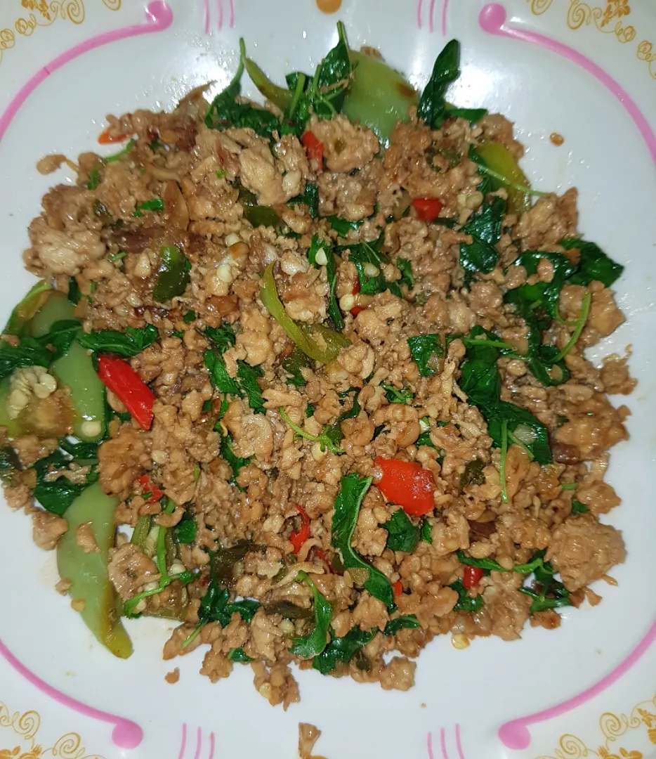 stir fry chicken minced with holy basil leaves|patcookingfeverパットさん