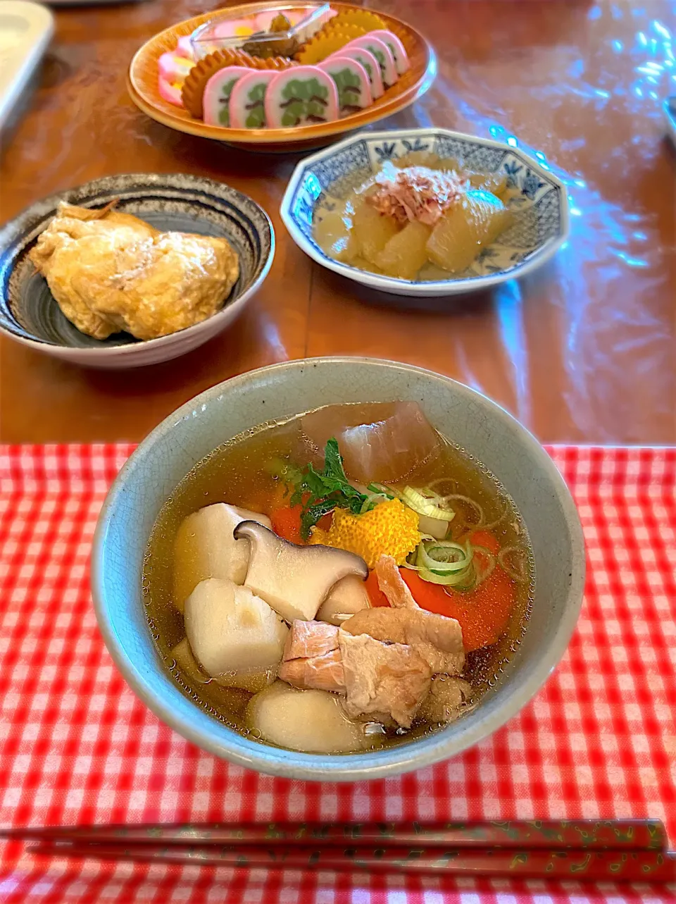 Snapdishの料理写真:お雑煮　卵の巾着袋煮　数の子鰹　伊達巻　かまぼこ　チーズ　松前漬|ch＊K*∀o(^^*)♪さん