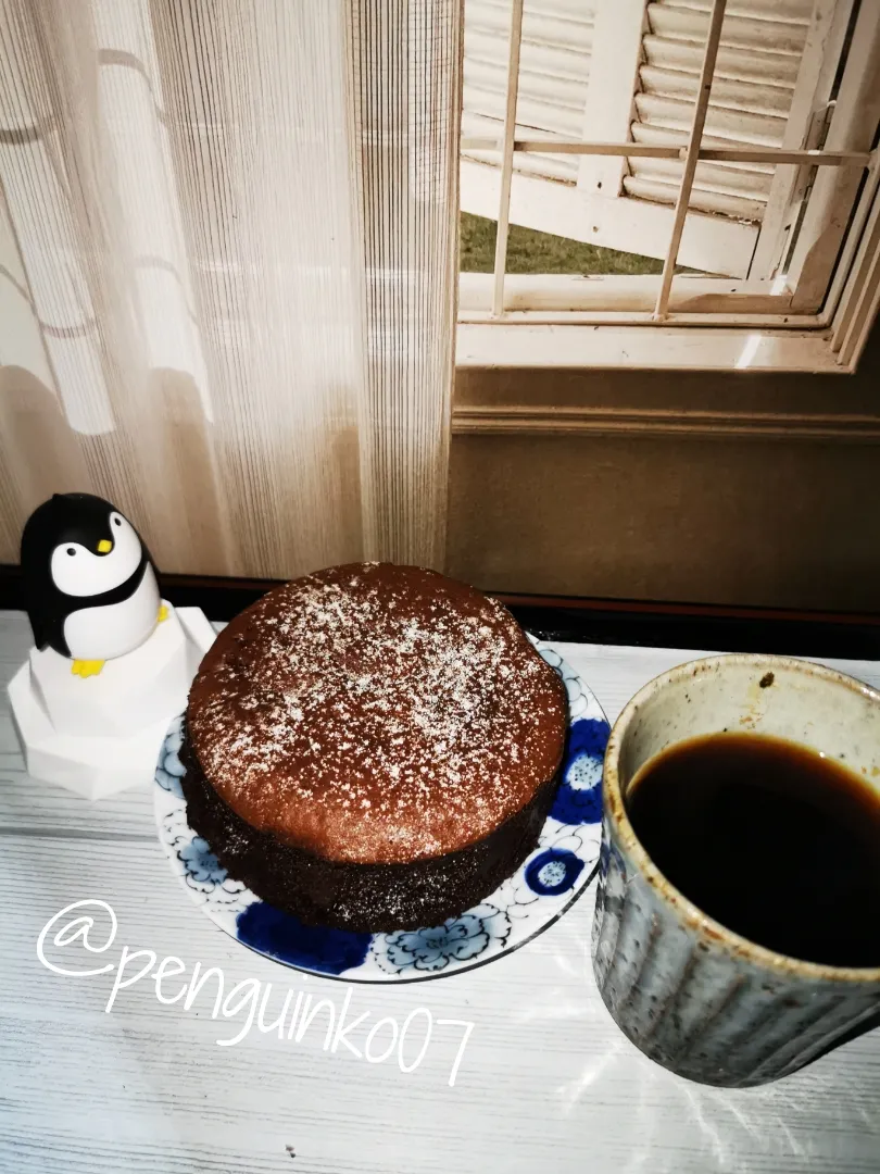 Snapdishの料理写真:ガトーショコラ🥰うまかばい＼(^o^)／|ペンギンさん