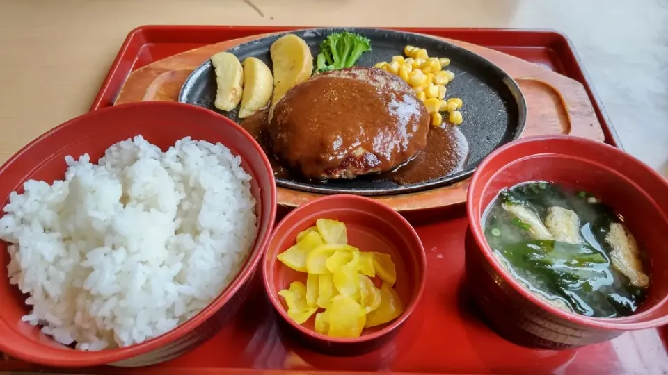 Snapdishの料理写真:チーズインハンバーグ|凛々蝶さん