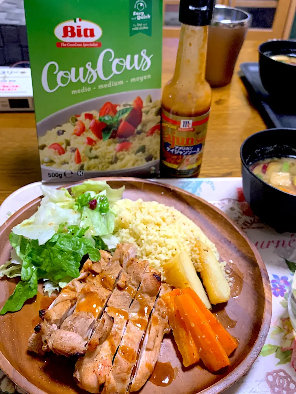 まず試しにケイジャンチキンとクスクスを食べてみた🍴🍗|ちはるさん