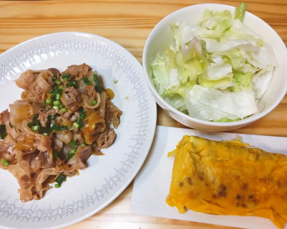 Snapdishの料理写真:スタミナ炒め
納豆たまご焼き
レタスサラダ|ひろゴーヤさん