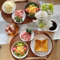 1/16❤︎休日モーニング✨🍃
・バタートースト（乃が美生食パン）
・ポケモンミルク蒸しパン
・炙りベーコン
