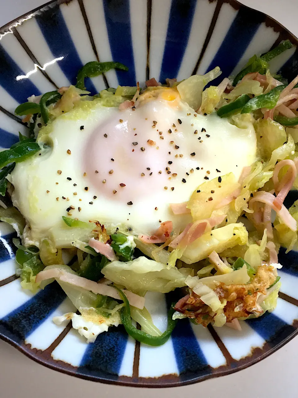 朝食の定番！巣ごもり目玉焼き🍳|こずえさん