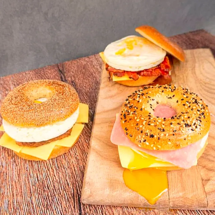 Snapdishの料理写真:bagel with ham cheese bacon and egg|chef chanさん