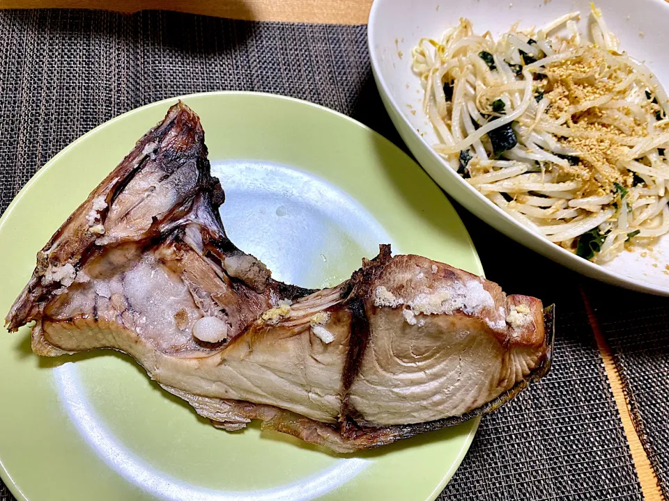 マグロのカマ焼き🐟、もやしとわかめの胡麻和え|1614さん