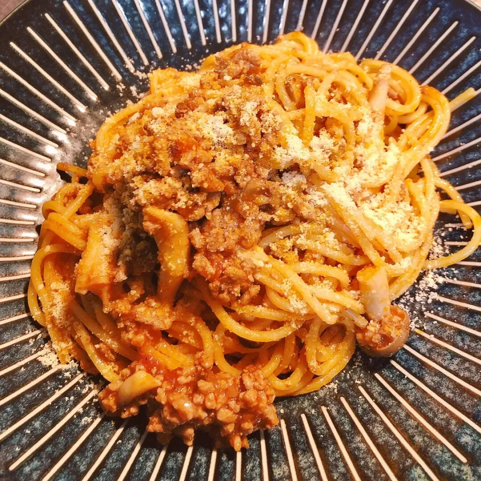 昼は作り置きのミートソースでパスタ🍝|海斗さん