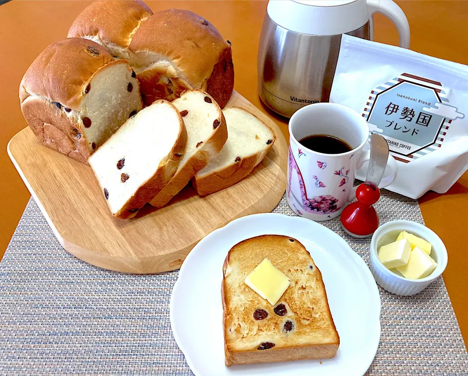 レーズン山型食パンでモーニング|オレンジまゆゆさん