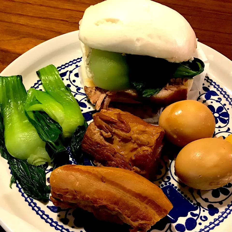 Snapdishの料理写真:角煮と茂園の花巻で刈包😋💕|友紀さん