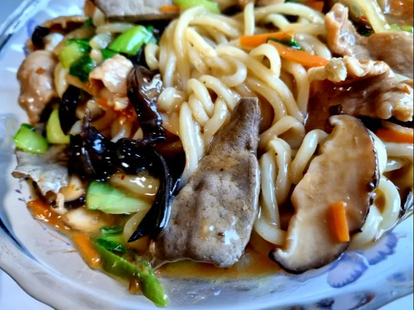 猪肝炒面 - noodles with liver, pork and vegetables|steven z.y.さん