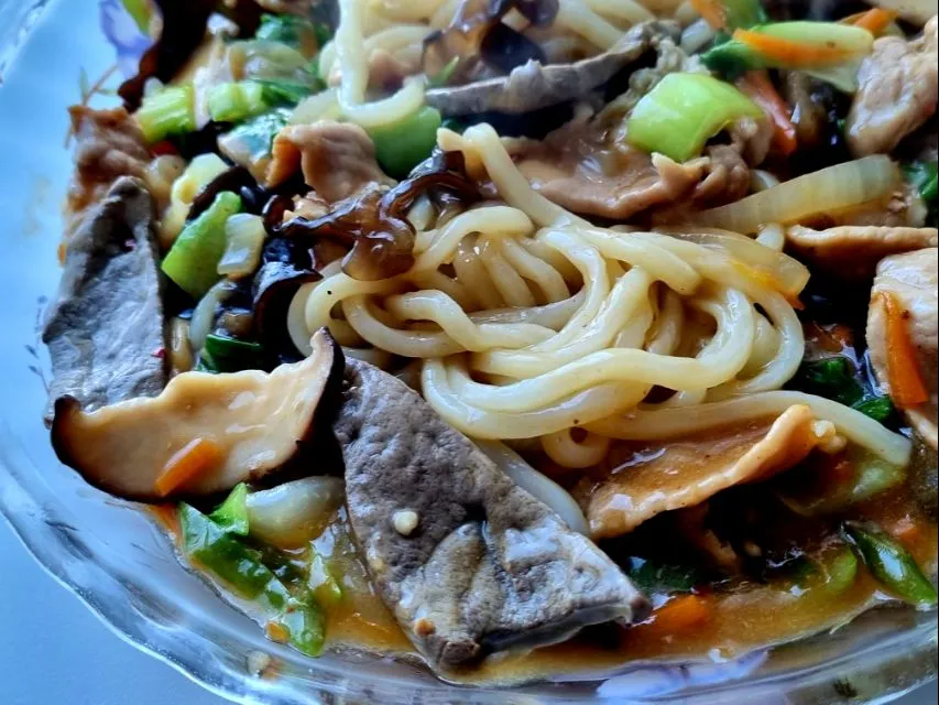 猪肝炒面 - noodles with liver, pork and vegetables|steven z.y.さん