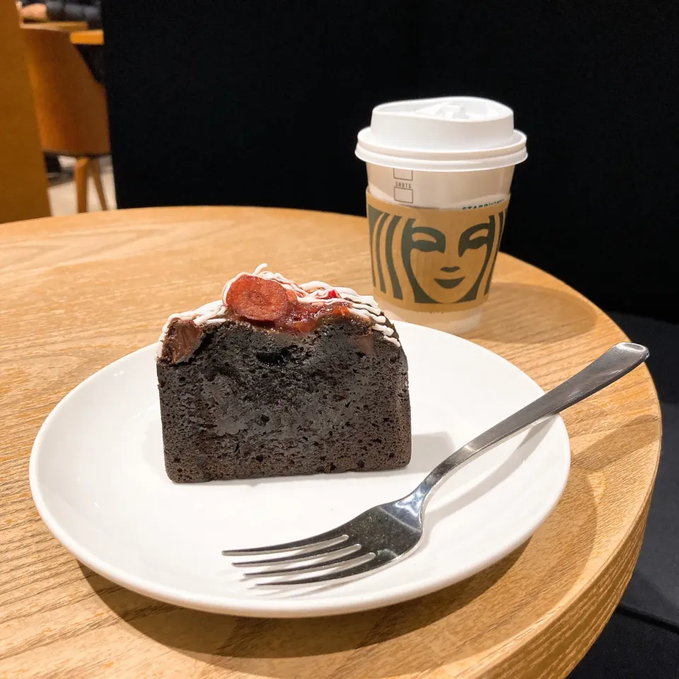 チョコレートパウンドケーキとコーヒー☕️|ちゃみこさん