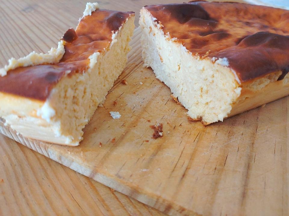 こちらもクリームチーズ きび砂糖 卵だけで作ったチーズケーキだけども前回とは分量 製法を変えたら今度はずっしり濃厚になりました みぽりん Snapdish スナップディッシュ Id Upibna