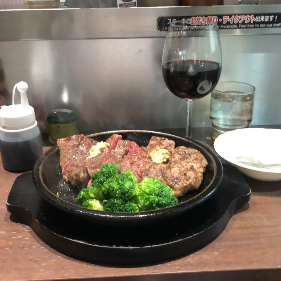 Snapdishの料理写真:ただ肉の　ワイルドステーキ300gにトッピングハンバーグ 大根おろしかけて食べました　＃いきなりステーキイトウヨーカドー小杉店|Hajime Sakaiさん