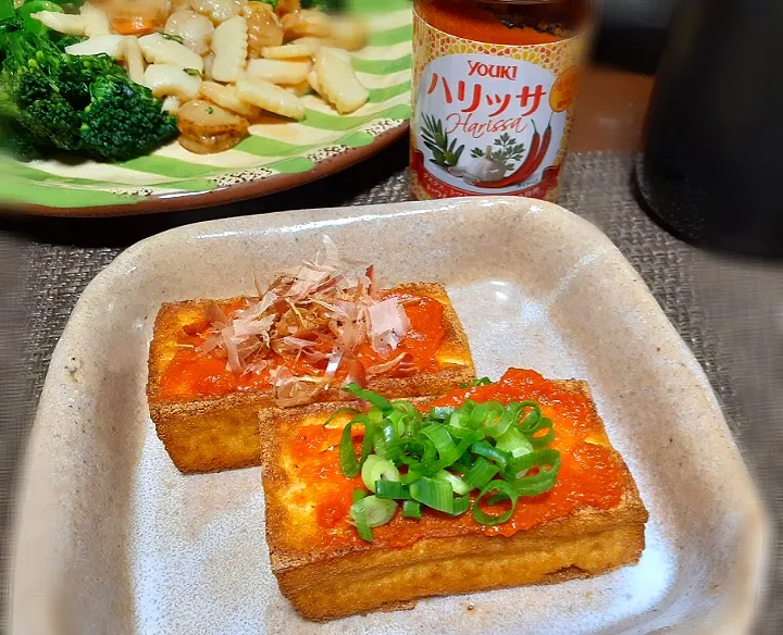 焼き厚揚げハリッサのせ✨|びせんさん