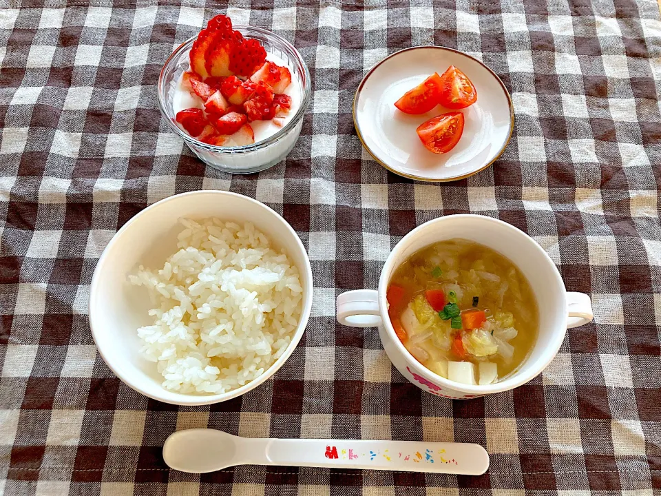 Snapdishの料理写真:【離乳食】寄せ鍋、ごはん、ミニトマト、いちごヨーグルト|sayaさん