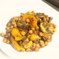 Chickpeas with yellow peppers and mushrooms
