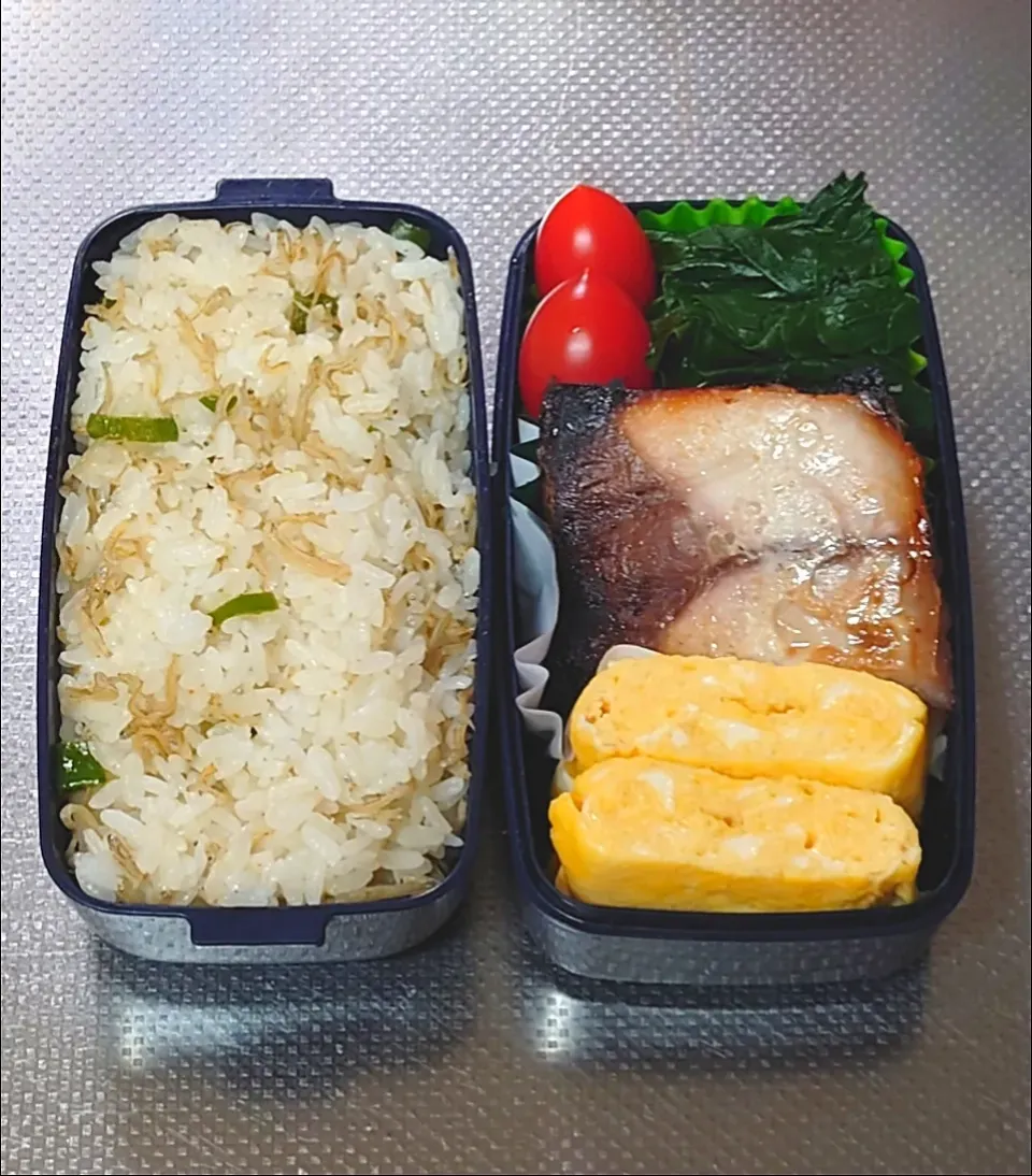 Snapdishの料理写真:鰤塩麹焼き弁当(じゃこピーマン御飯)|黒川克博さん