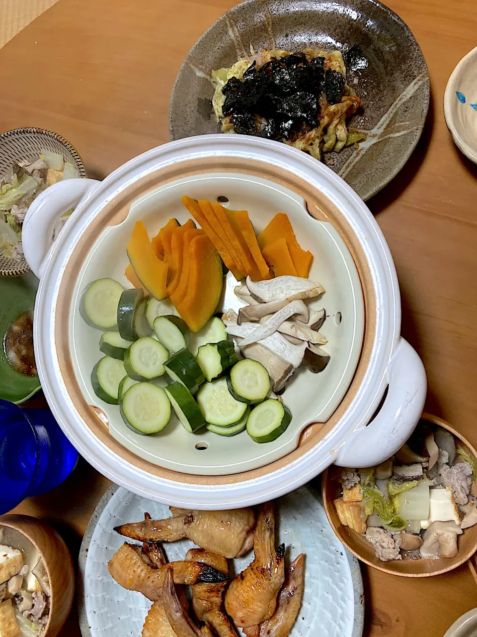 Snapdishの料理写真:ヘルシー土鍋で蒸し野菜♡具沢山お味噌汁♡焼き茄子♡鶏手羽元のグリル焼き(*´ｰ｀)ゞ|さくたえさん