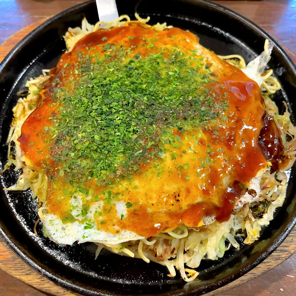 Snapdishの料理写真:お好み焼き イカ天肉玉そば入り|T. Wonderさん