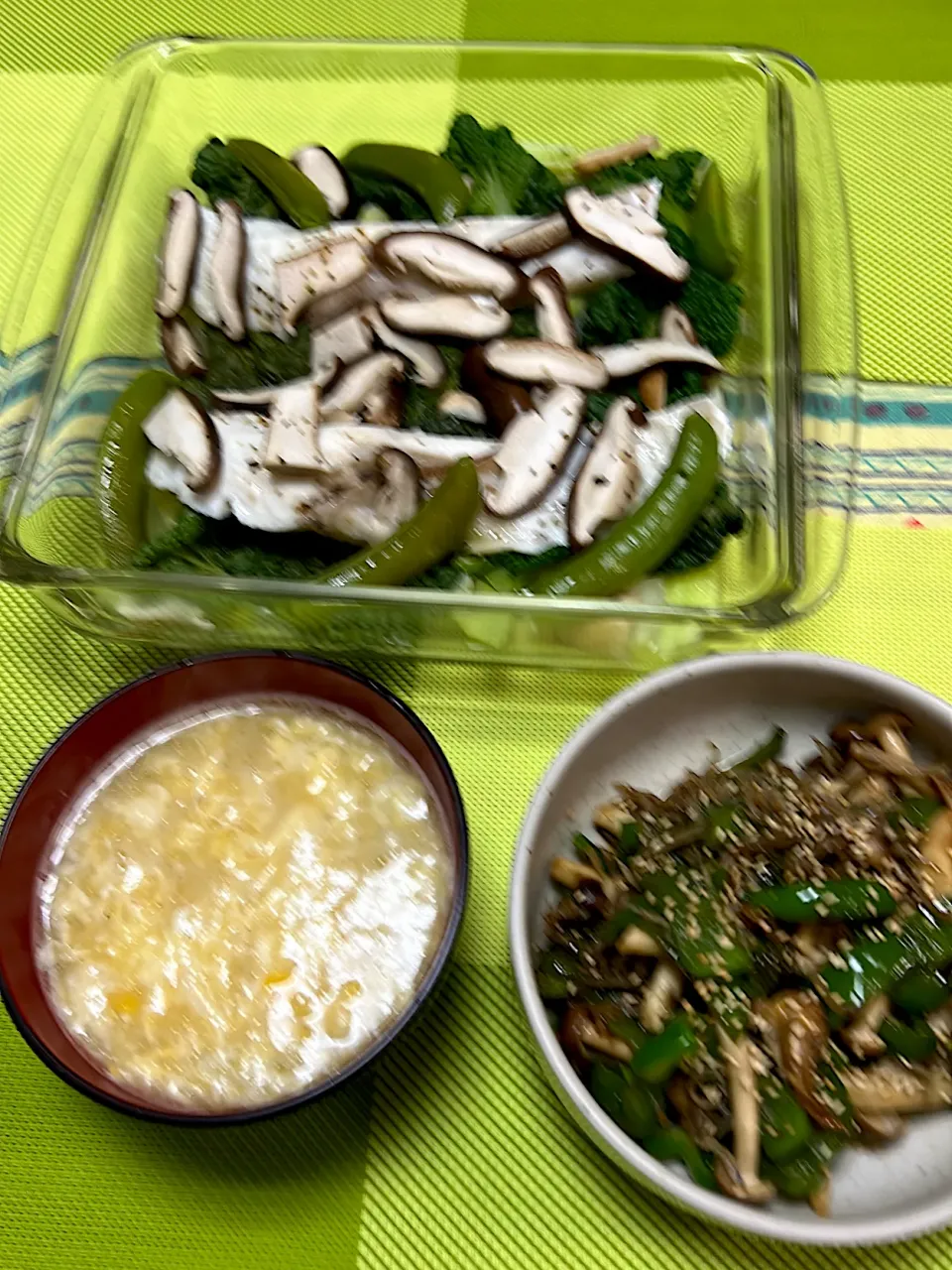 真鯛と野菜のレンチン蒸し、ピーマンとしめじのじゃこ炒め、たまごとコーンのスープ|peanutsさん