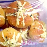 Garlic cream cheese bread
www.facebook.com​/bakefreshoven/
IG​ bakefreshoven|Bake.fresh.oven​さん