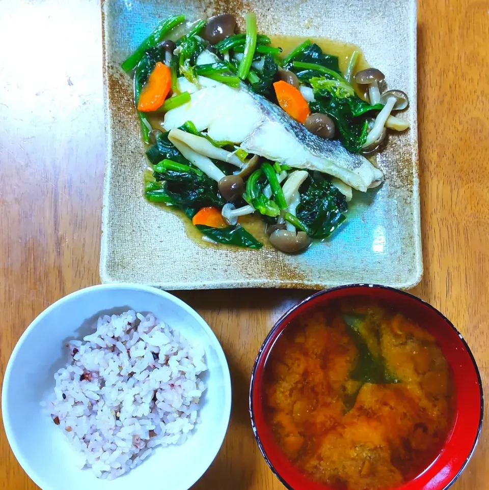 いもこ。さんの料理 １２月２１日　鱈とほうれん草の蒸し煮　なめことわかめのお味噌汁|いもこ。さん