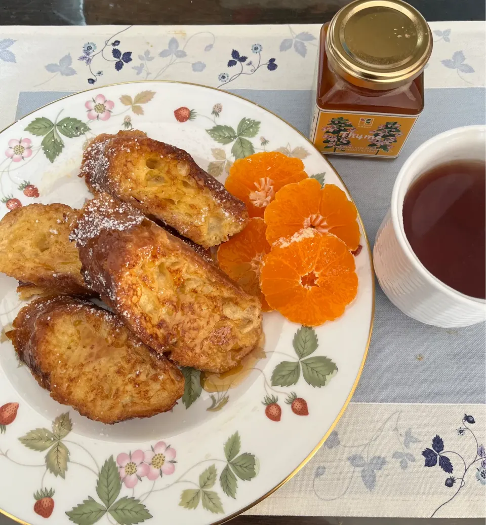 フレンチトーストと、メルシーの蜂蜜🍯とアップルティーでノーンビリしたお昼ご飯✨✨|tamemitiさん