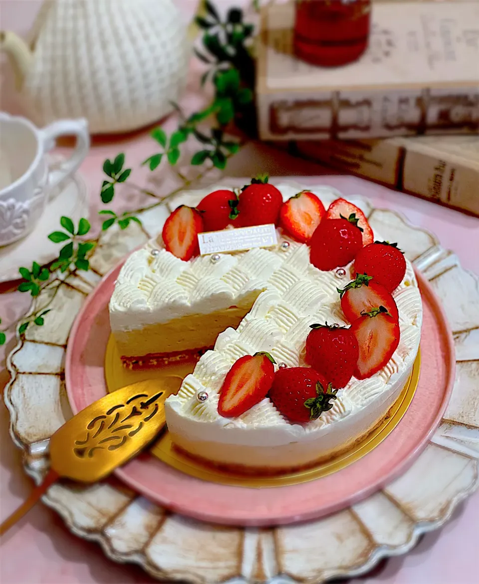 プリンを使ってプリンレアチーズケーキ🍰ふわトロレアチーズケーキはカラメルソースをかけていただきます🥰|AXさん