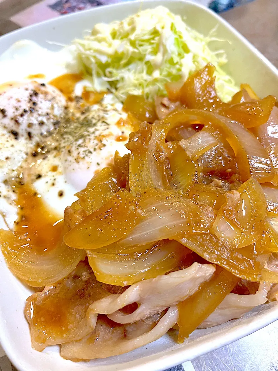 玉ねぎを食べる生姜焼き|のろさん