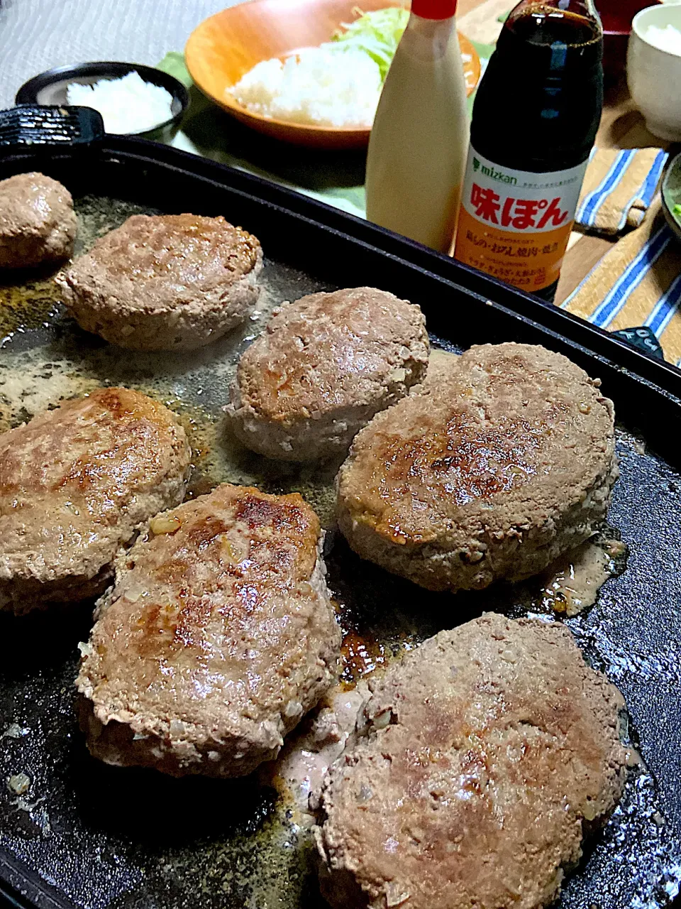 お夕飯。ホットプレートでハンバーグ。糀甘酒入りです。|renharuruさん