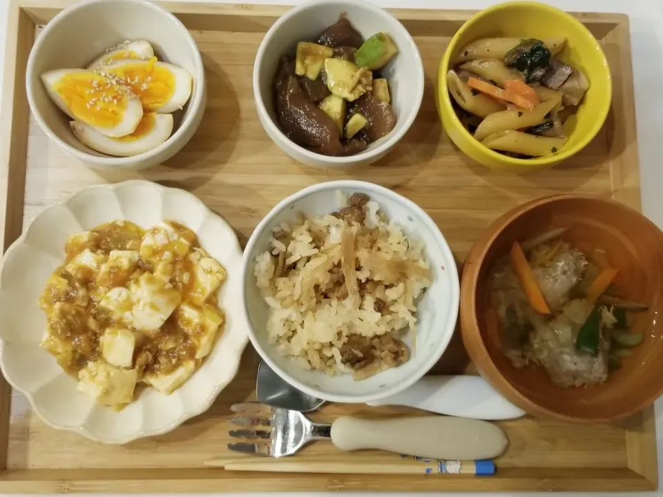 麻婆豆腐とまぐろアボカドとペンネサラダとつくね汁|きむめぐさん