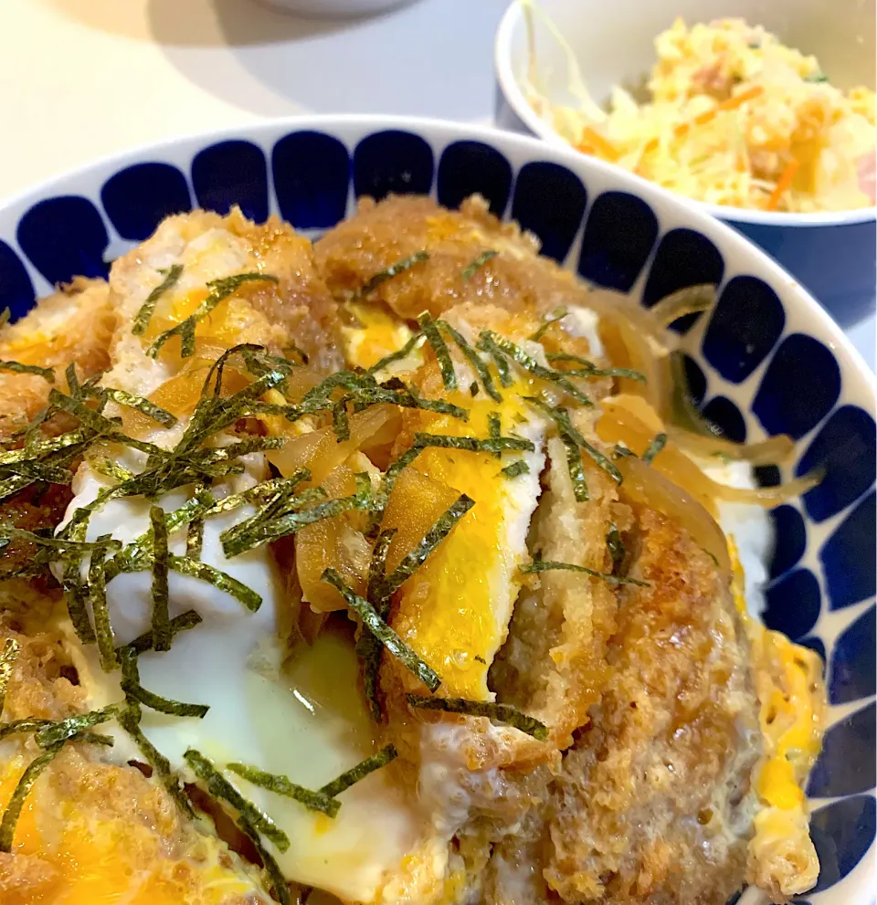 夜ご飯☺️サラダ＆ポテトサラダ、カツ丼|とまこ(*^o^*)さん